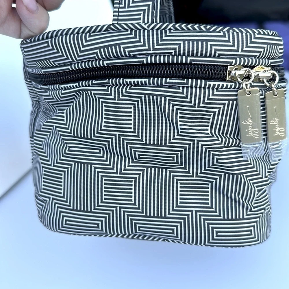 Jujube breastmilk mini cooler bag on the go geo pattern black and white